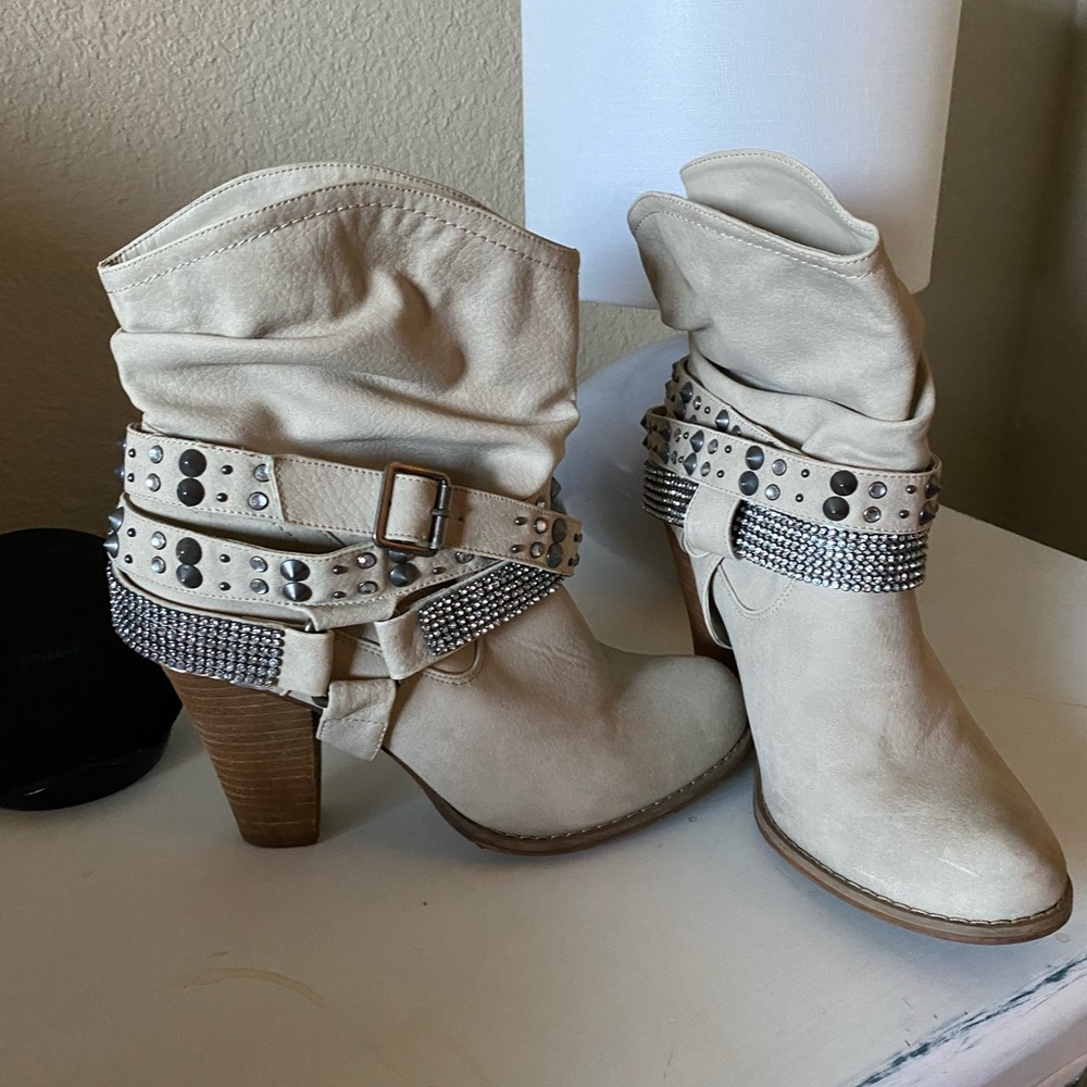 Boots - Picture 5 of 5